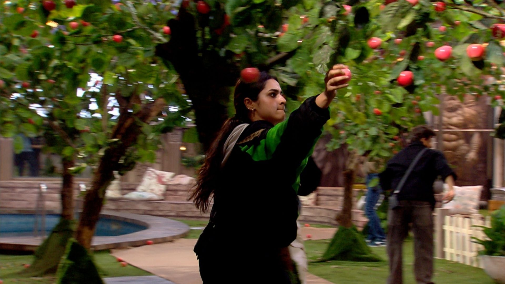 In the latest episode of COLORS BIGG BOSS sparks fly as wild card entrant Ayesha Khan and comedian Munawar Faruqui share flirtatious moments, setting the house abuzz with speculation. Amidst the brewing relationship drama, the quest for captaincy adds a thrilling twist, pitting housemates against each other in a heated apple-picking task.Unveiling Munawar and Ayesha Chemistry Delve into the intriguing dynamics between Munawar Faruqui and Ayesha Khan, exploring how their relationship went from heartbreak to unmistakable chemistry. Housemates share varied opinions, with Aishwarya Sharma suspecting strategic gameplay from Ayesha's side. The plot thickens as Isha Malviya hints at Munawar's growing attraction. Captaincy Ambitions and Teams Revealed Highlight the captaincy task that divides the house into two competitive teams. Introduce the members and touch upon the tension as they vie for the prestigious role. The stakes are high as the captains of the makeshift apple orchard, Munawar Faruqui and Ankita Lokhande, hold the power to approve or reject the packed apple boxes. Clash of Teams and Task Controversies Dive into the chaos as both teams race against time, accompanied by the beats of Chikni Chameli. Explore the allegations of unfairness and the heated exchanges over task rules. Uncover the drama that unfolds in the quest for victory, leaving viewers on the edge of their seats. The Climax: Who Emerges Victorious? Build suspense as the blog approaches its climax. Analyze the events leading up to the final decision, keeping readers hooked on the question of which team will emerge victorious. Tease the revelation of the captain of the house for the week. Conclusion: Wrap up the blog with a thrilling conclusion, summarizing the episode's highlights. Leave readers eagerly anticipating the next'BIGG BOSS' episode, wondering how the evolving relationships and strategic gameplay will shape the dynamics inside the house.