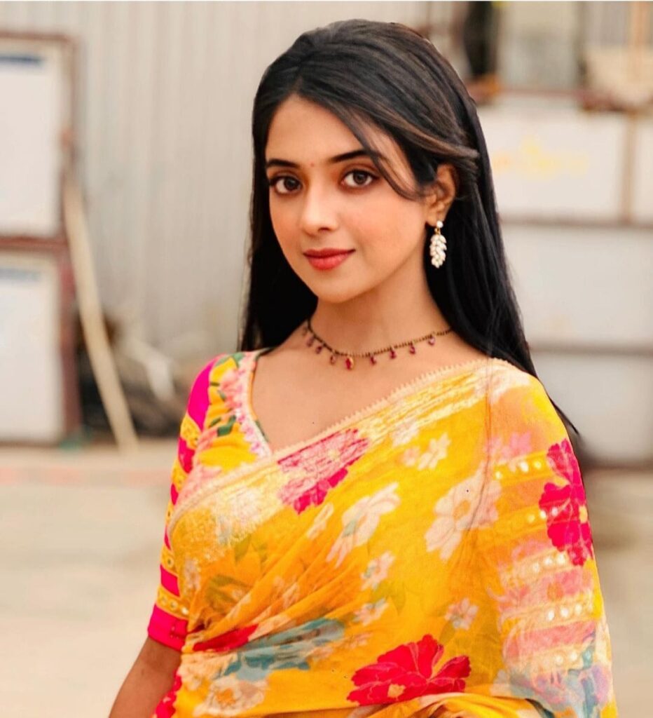 Unveiling the Emotional Twists: Khushi Dubey Shares Insights on Aankh Micholi Compelling Storyline