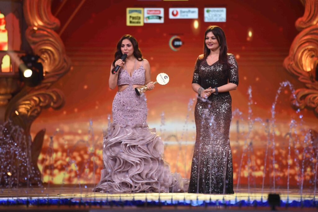Shraddha Arya Style Triumph: Acknowledging Dheeraj Dhoopar Influence at Zee Rishtey Awards