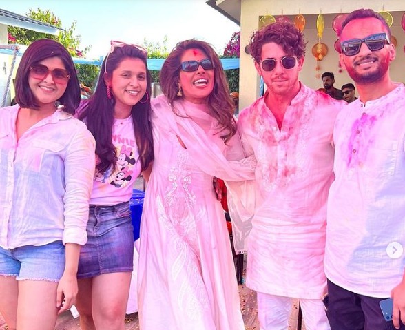 Mannara Chopra, known from Bigg Boss 17, celebrates Holi with cousin Priyanka Chopra and Nick Jonas; see PICS