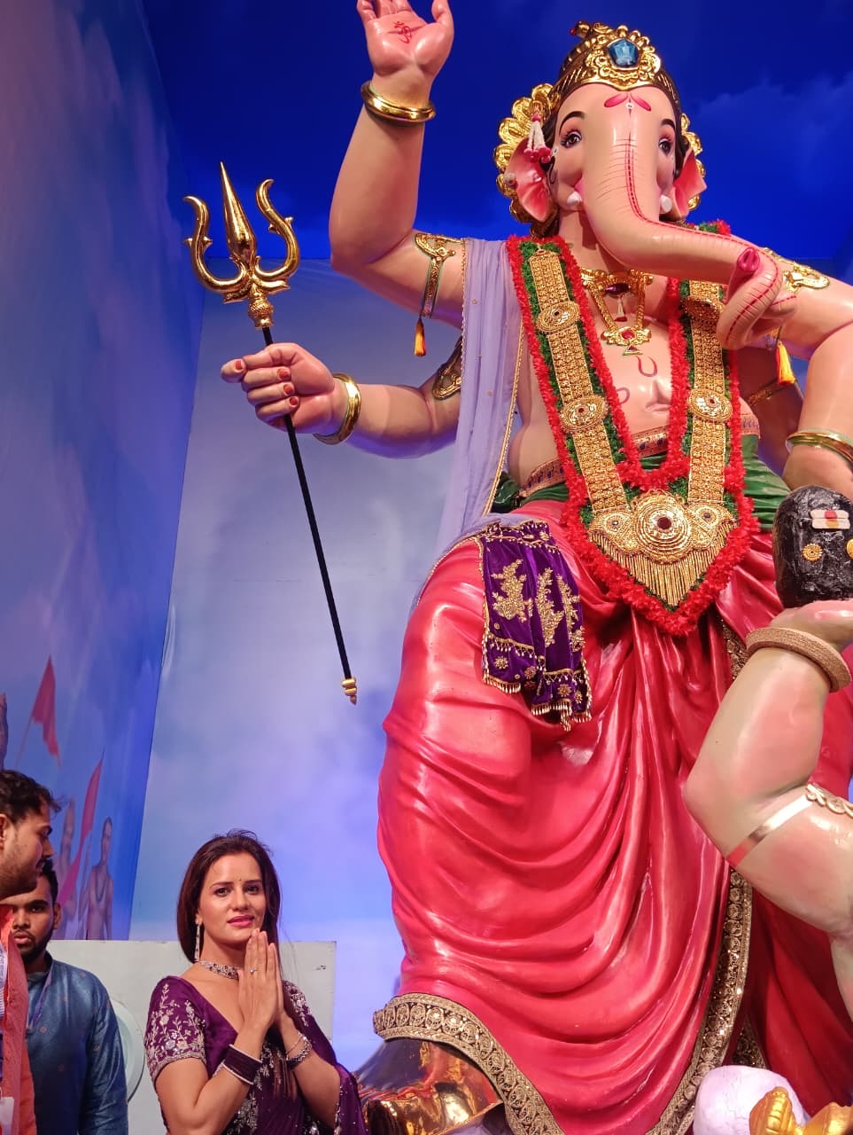 Kajal Vashisht Welcomes Ganpati Bappa with Blessings & Career Buzz at Ganesh Galli Cha Raja