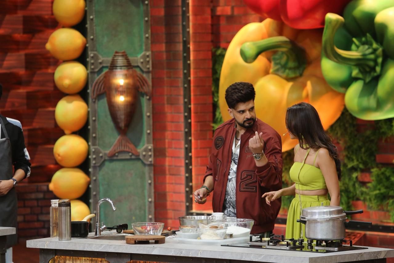 Karan Kundrra’s Kitchen Mishap Goes Viral — Tejasswi Prakash Gets All the Blame!